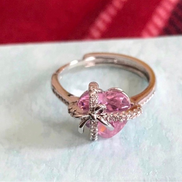 Jewelry - Pink topaz ring